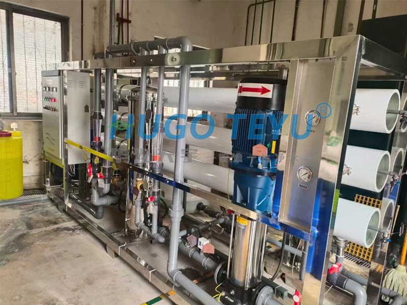 我公司10噸級(jí)反滲透設(shè)備順利交付項(xiàng)目現(xiàn)場(chǎng)并完成安裝